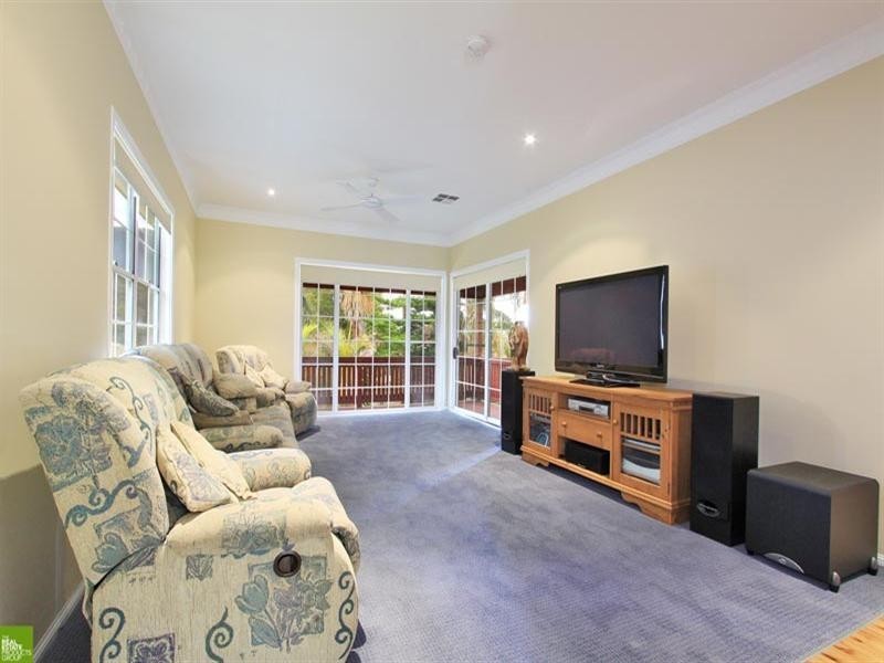 9 Ocean Street, Thirroul NSW 2515