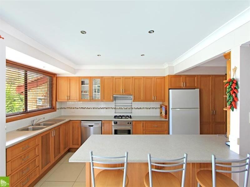 18 Corbett Avenue, Thirroul NSW 2515