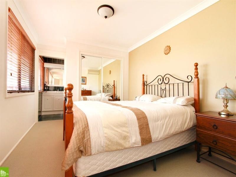 18 Corbett Avenue, Thirroul NSW 2515