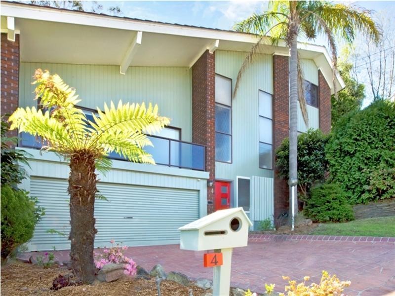 4 Cornock Avenue, Thirroul NSW 2515
