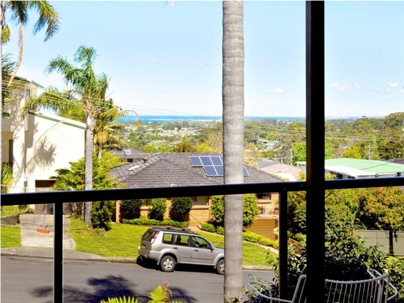 4 Cornock Avenue, Thirroul NSW 2515