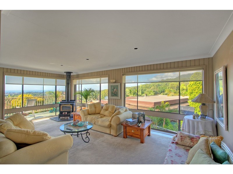 2 Hazel Crescent, Thirroul NSW 2515