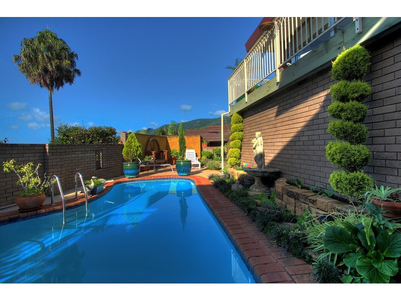 2 Hazel Crescent, Thirroul NSW 2515