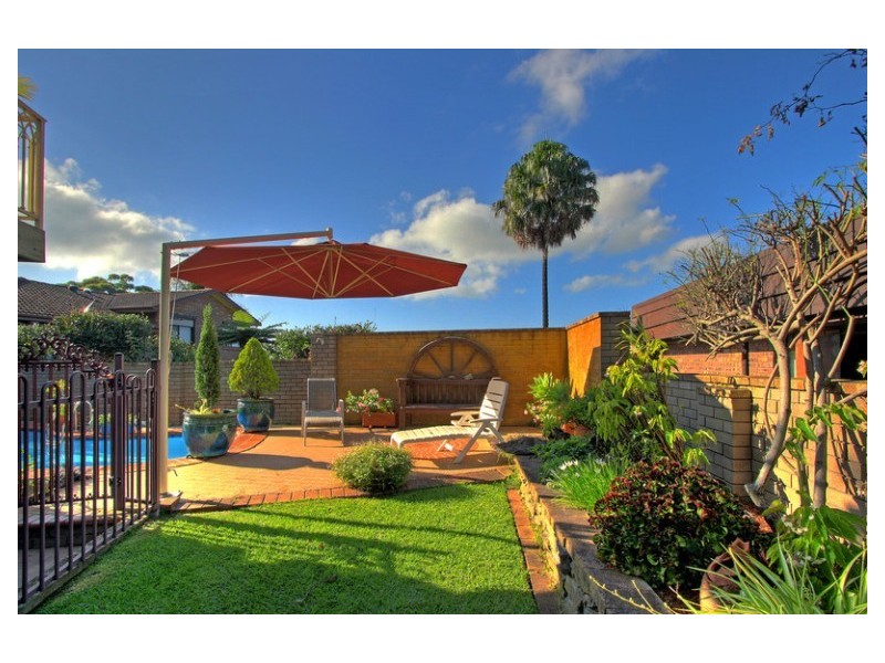 2 Hazel Crescent, Thirroul NSW 2515