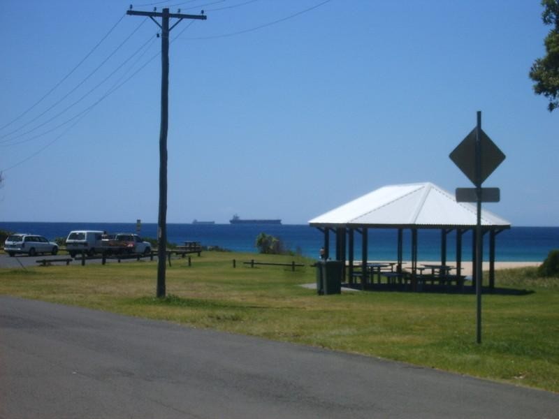 2/233 Lawrence Hargrave Drive, Thirroul NSW 2515