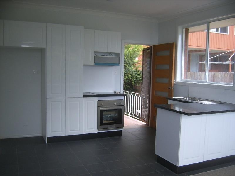 3 19 Gregory Street, Coniston NSW 2500