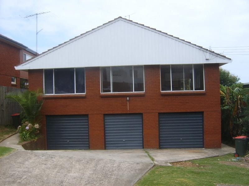 3 19 Gregory Street, Coniston NSW 2500