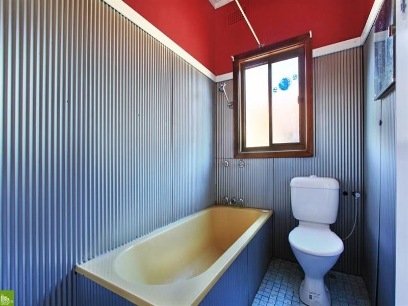 250 Gladstone Avenue, Mount Saint Thomas NSW 2500