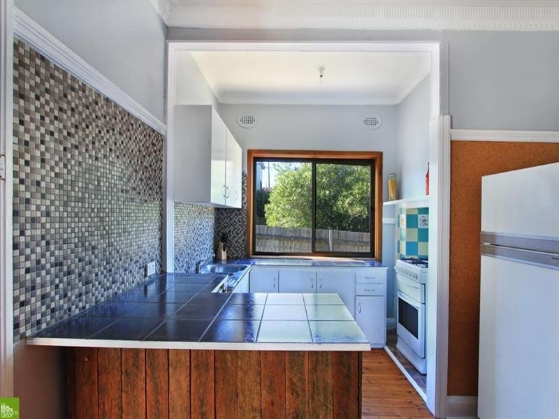 250 Gladstone Avenue, Mount Saint Thomas NSW 2500
