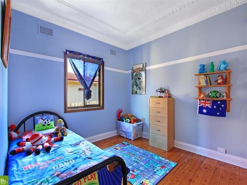 250 Gladstone Avenue, Mount Saint Thomas NSW 2500