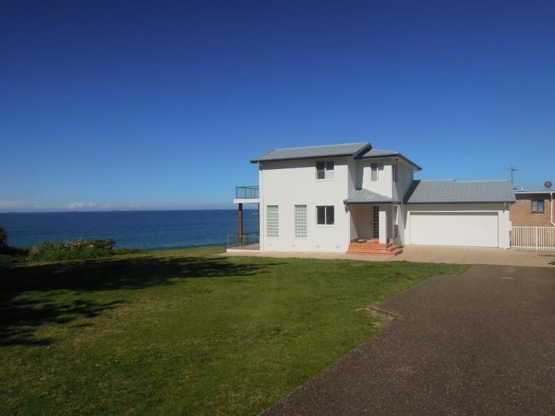 3 Woodland Avenue, Thirroul NSW 2515