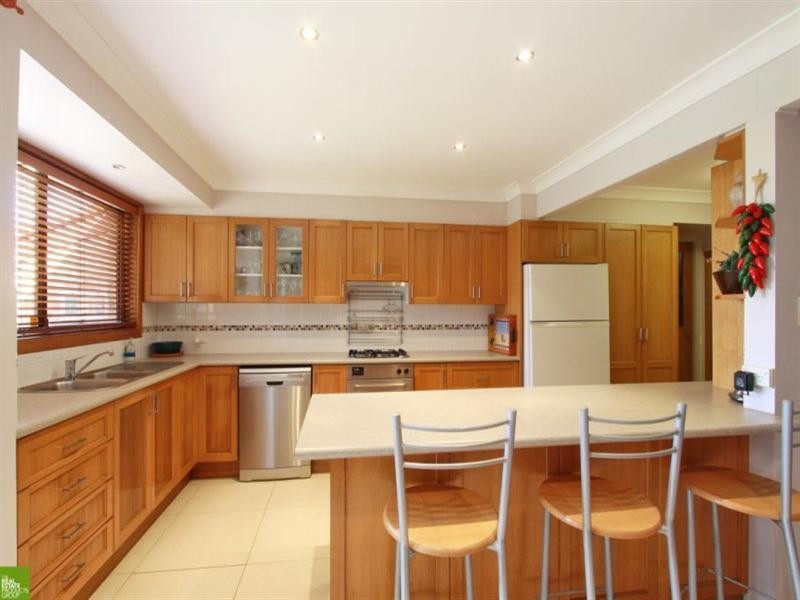 18 Corbett Avenue, Thirroul NSW 2515