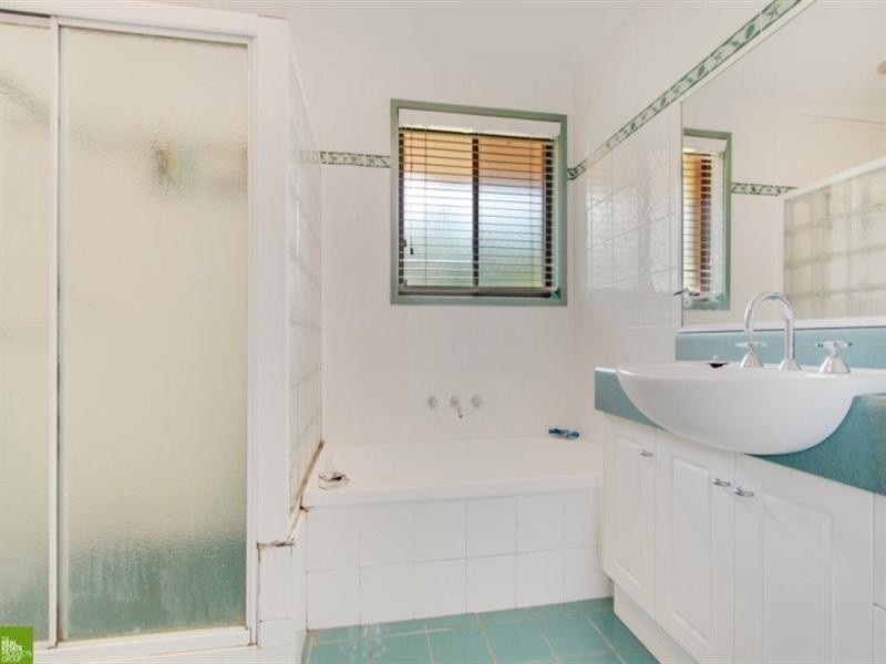 18 Corbett Avenue, Thirroul NSW 2515