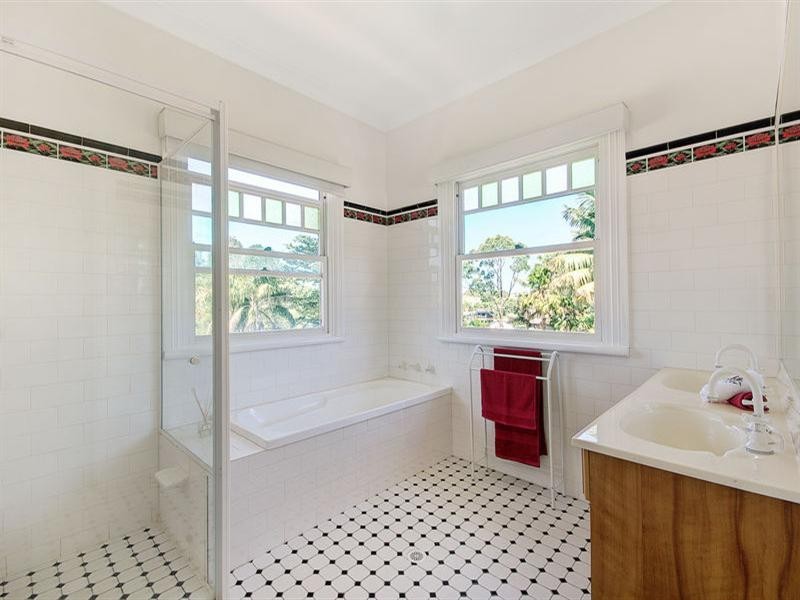12 Lachlan Street, Thirroul NSW 2515