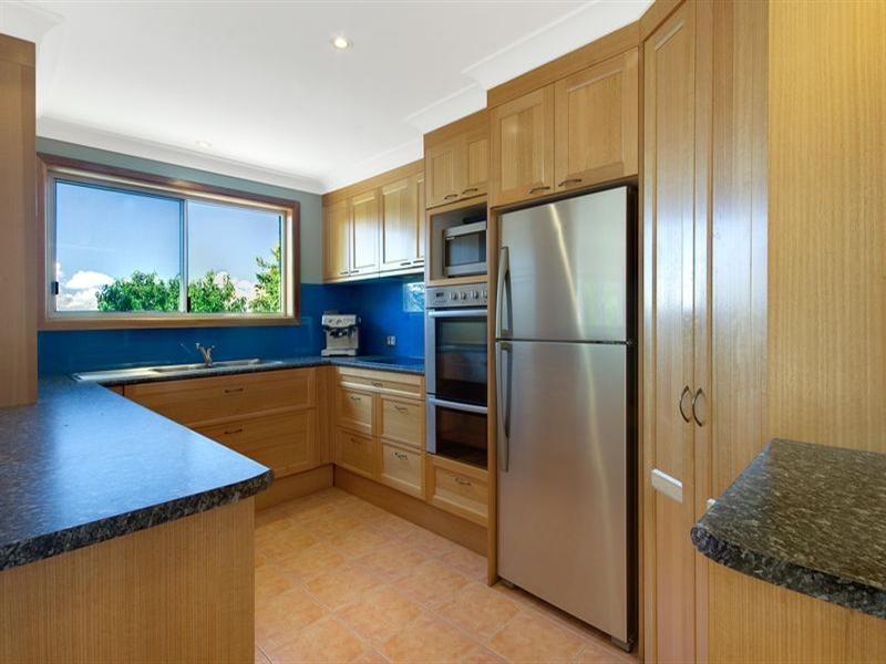 42 Kanangra Drive, Thirroul NSW 2515