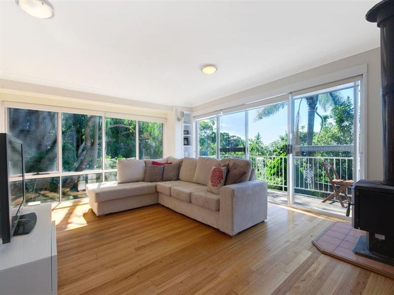 42 Kanangra Drive, Thirroul NSW 2515