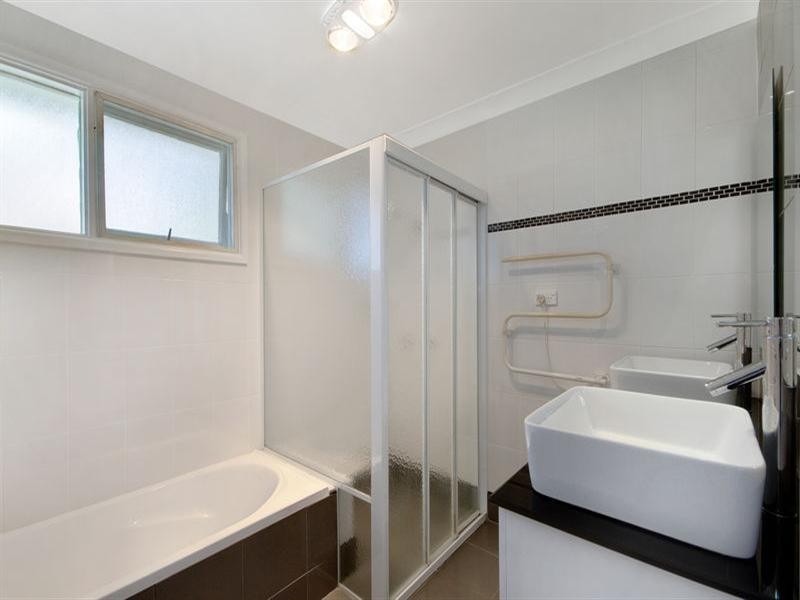 42 Kanangra Drive, Thirroul NSW 2515