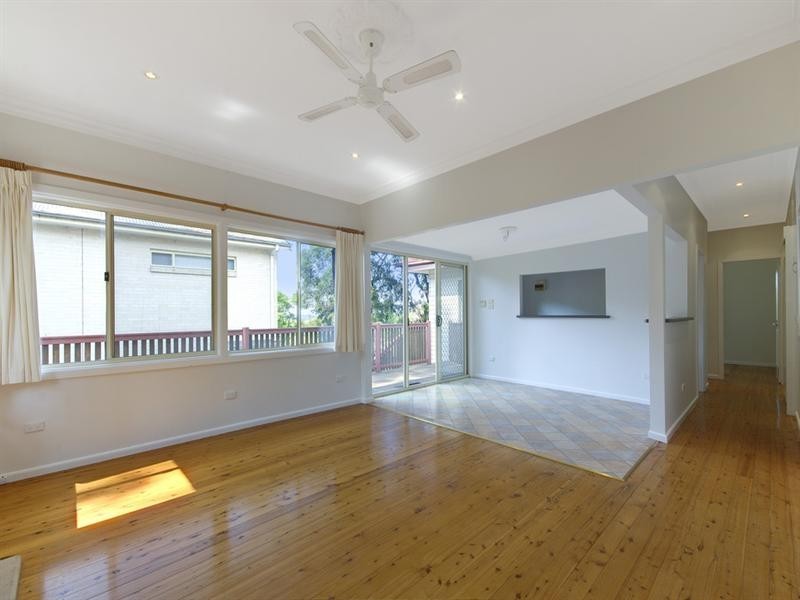 26 Pass Avenue, Thirroul NSW 2515