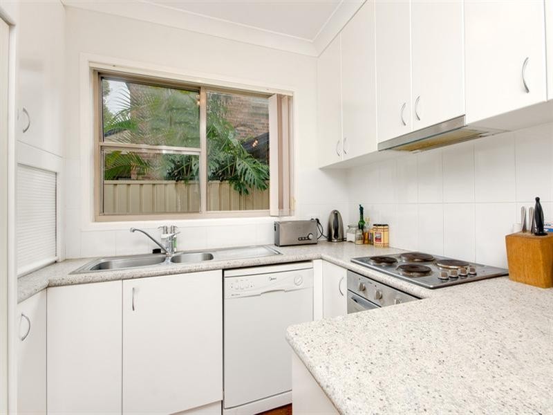 2/5 Newbold Close, Thirroul NSW 2515
