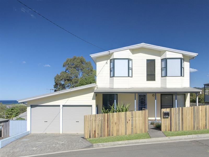 2 Seaview Terrace, Thirroul NSW 2515