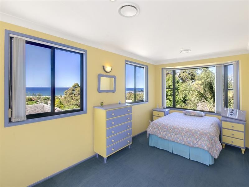 2 Seaview Terrace, Thirroul NSW 2515