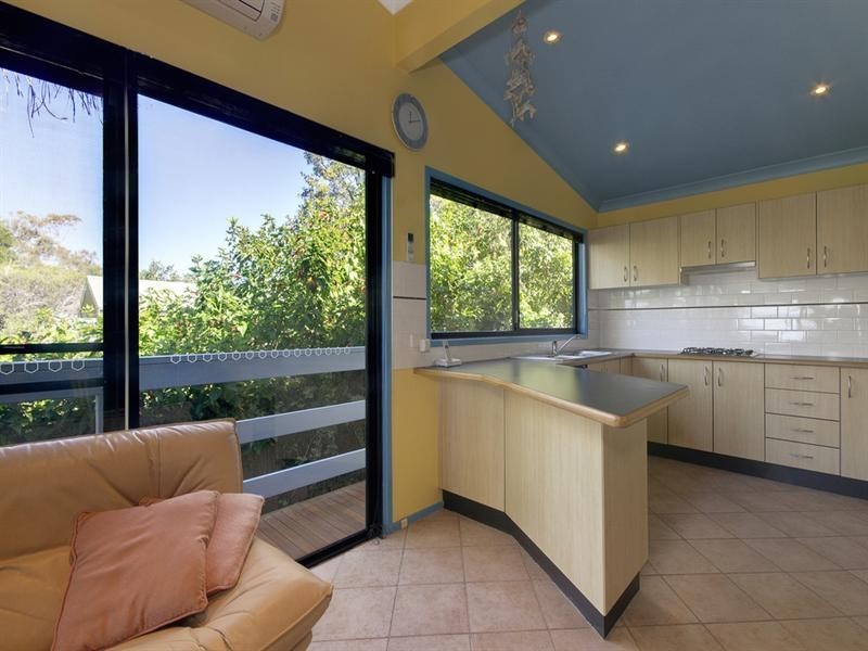 2 Seaview Terrace, Thirroul NSW 2515