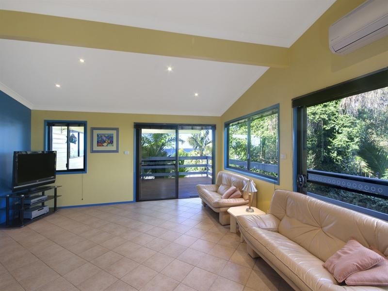 2 Seaview Terrace, Thirroul NSW 2515