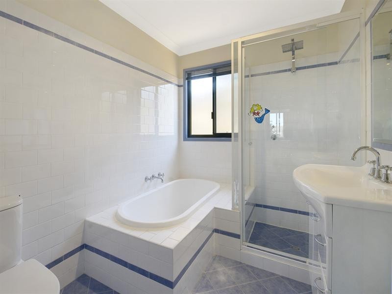 2 Seaview Terrace, Thirroul NSW 2515