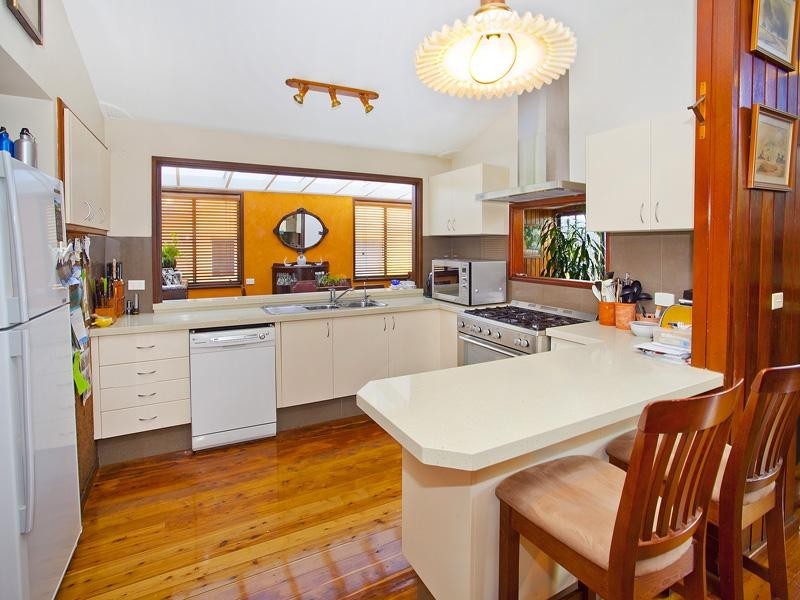 27 Kanangra Drive, Thirroul NSW 2515