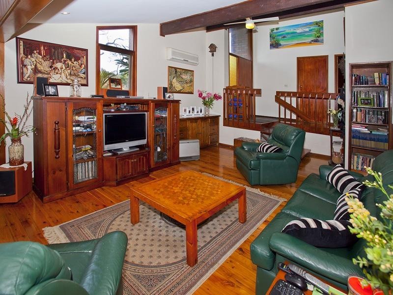 27 Kanangra Drive, Thirroul NSW 2515