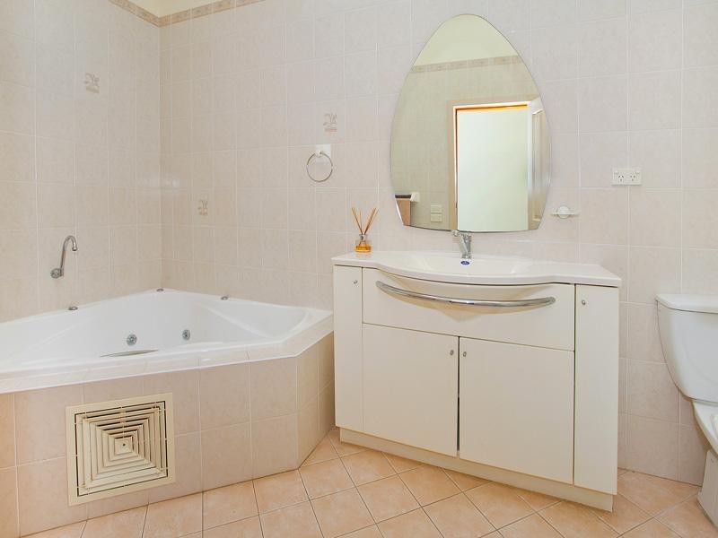 27 Kanangra Drive, Thirroul NSW 2515