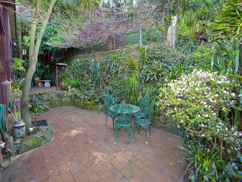 27 Kanangra Drive, Thirroul NSW 2515