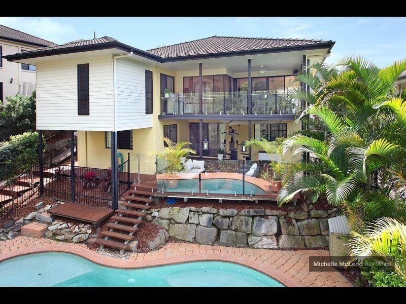 19 Sherborne Place, Chapel Hill QLD 4069