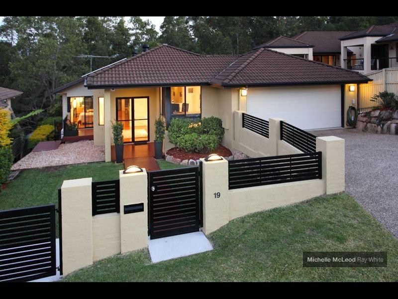 19 Sherborne Place, Chapel Hill QLD 4069