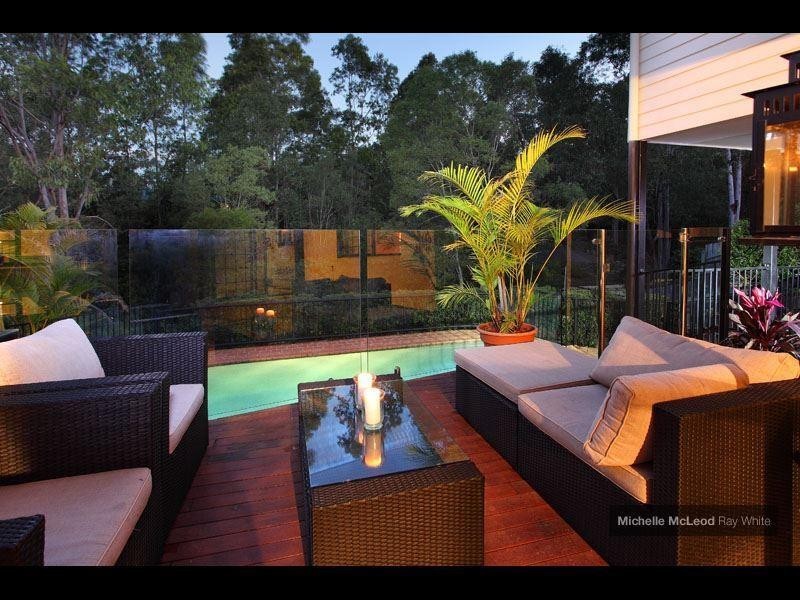 19 Sherborne Place, Chapel Hill QLD 4069