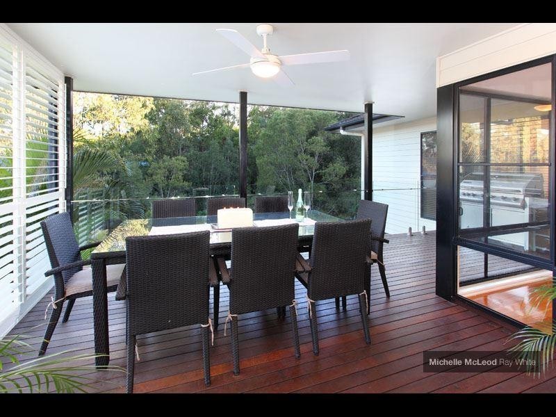 19 Sherborne Place, Chapel Hill QLD 4069