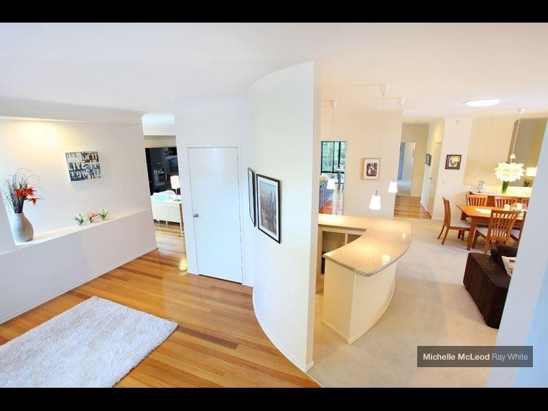 19 Sherborne Place, Chapel Hill QLD 4069