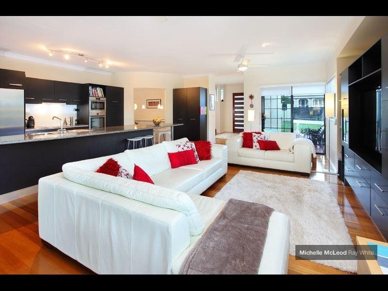 19 Sherborne Place, Chapel Hill QLD 4069