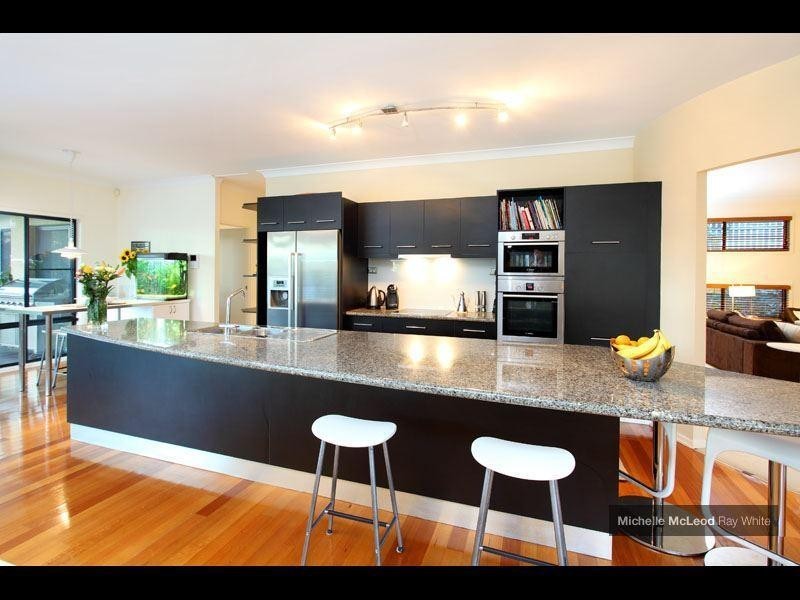 19 Sherborne Place, Chapel Hill QLD 4069