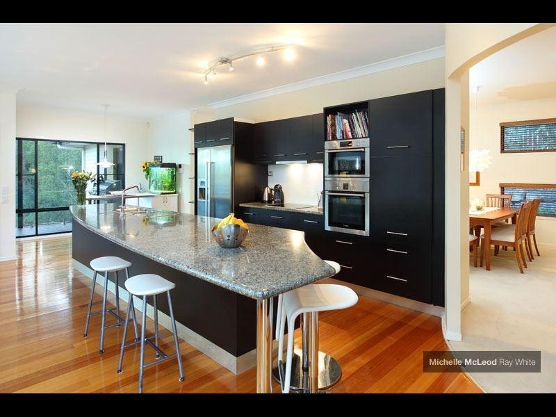 19 Sherborne Place, Chapel Hill QLD 4069