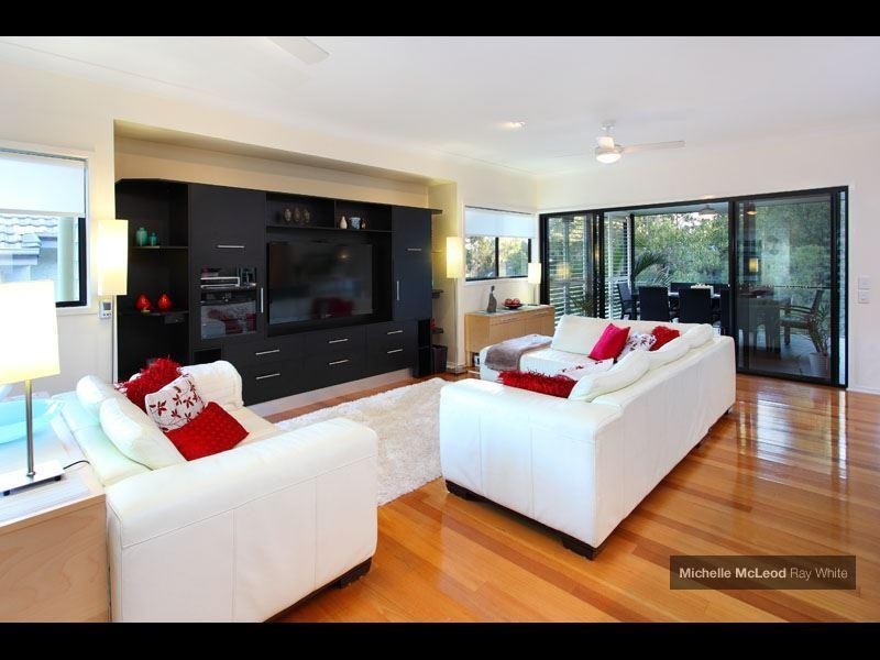19 Sherborne Place, Chapel Hill QLD 4069