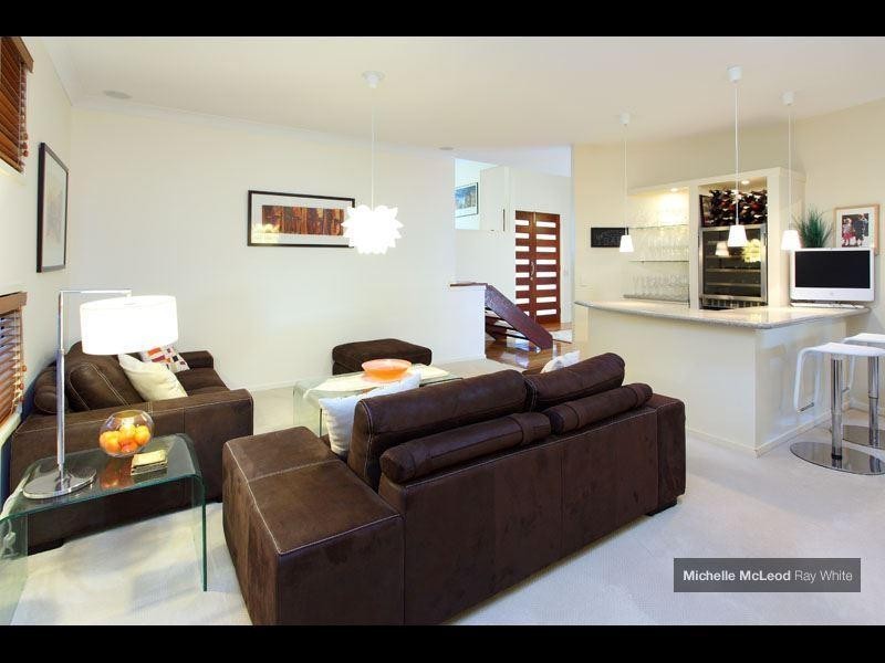 19 Sherborne Place, Chapel Hill QLD 4069