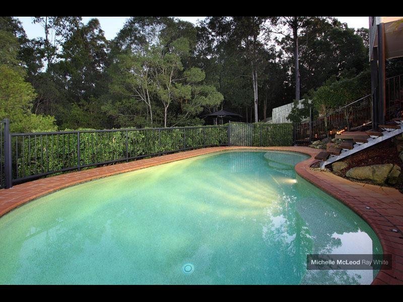 19 Sherborne Place, Chapel Hill QLD 4069