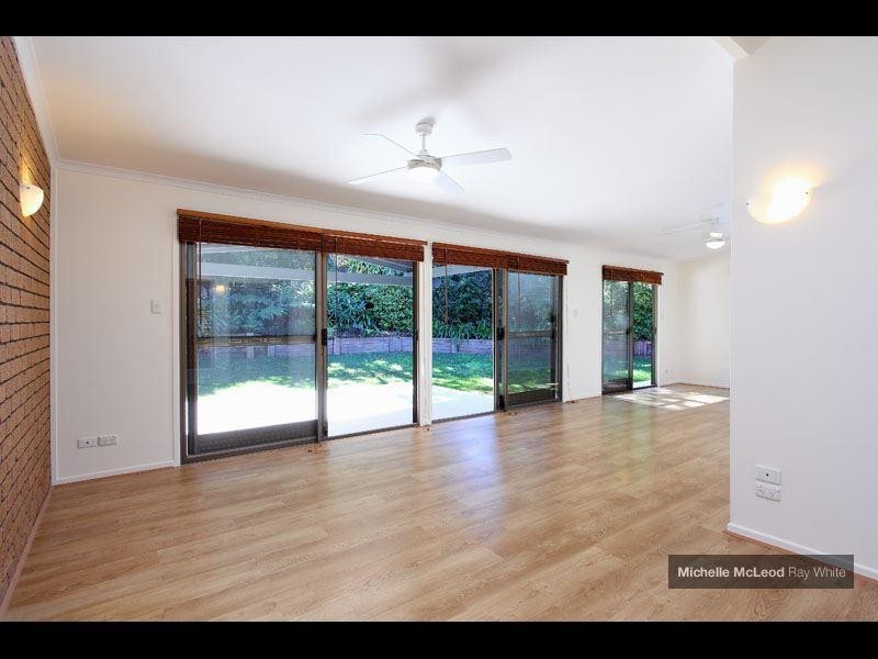 3 Lambourn Street, Chapel Hill QLD 4069