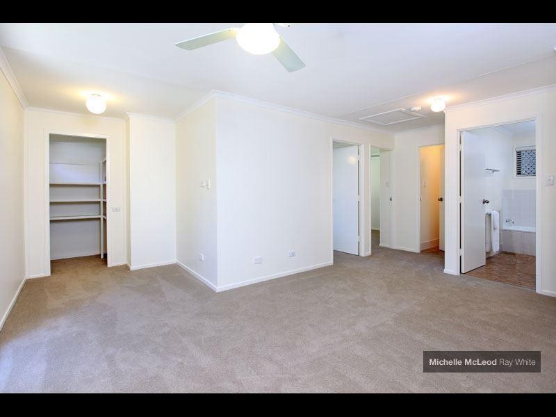 3 Lambourn Street, Chapel Hill QLD 4069