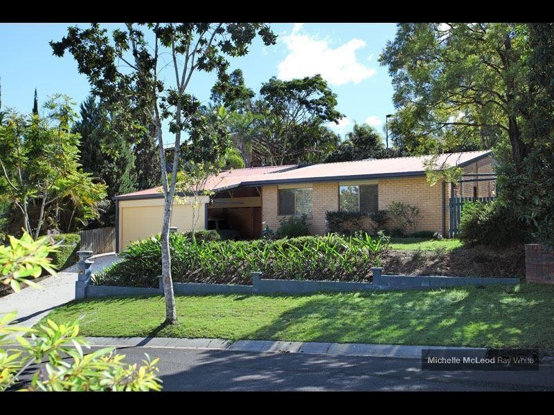 3 Lambourn Street, Chapel Hill QLD 4069