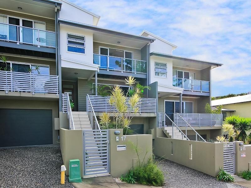 17 Queens Road, Taringa QLD 4068