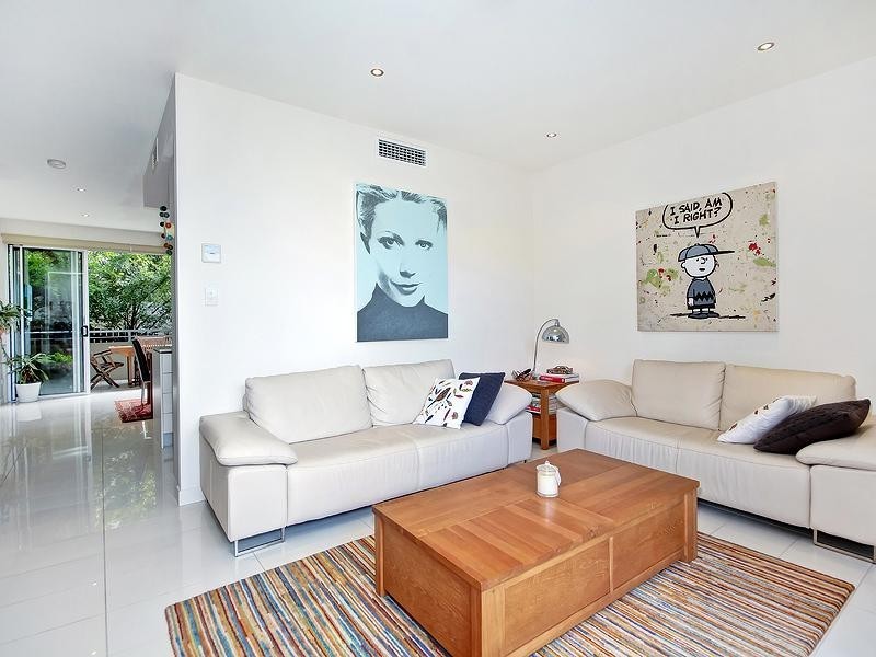 17 Queens Road, Taringa QLD 4068