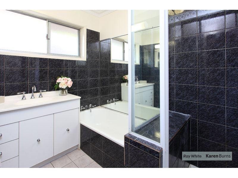 28 Kersley Road, Kenmore QLD 4069