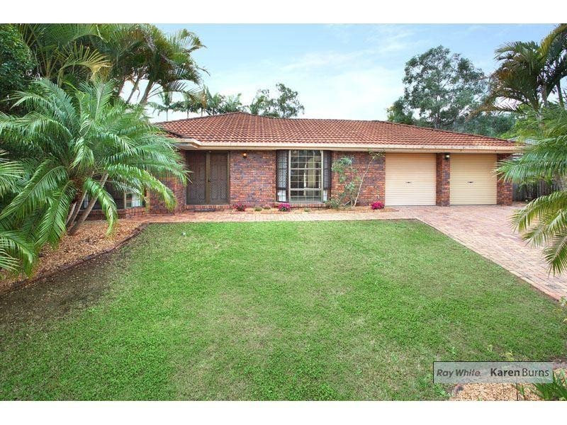11 Halmore Place, Chapel Hill QLD 4069